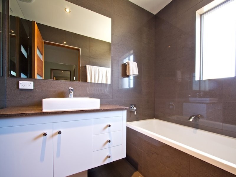 11 Yacht Street, Southport QLD 4215