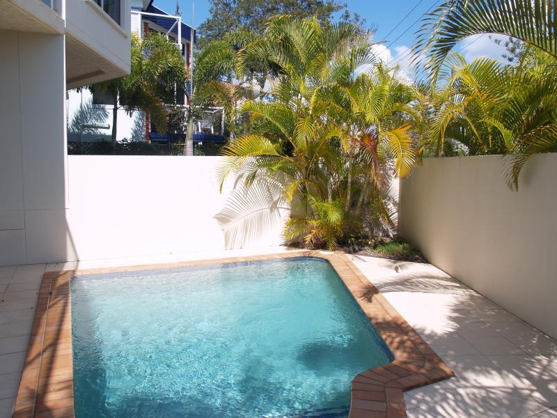 25 Rankin Parade, Main Beach QLD 4217