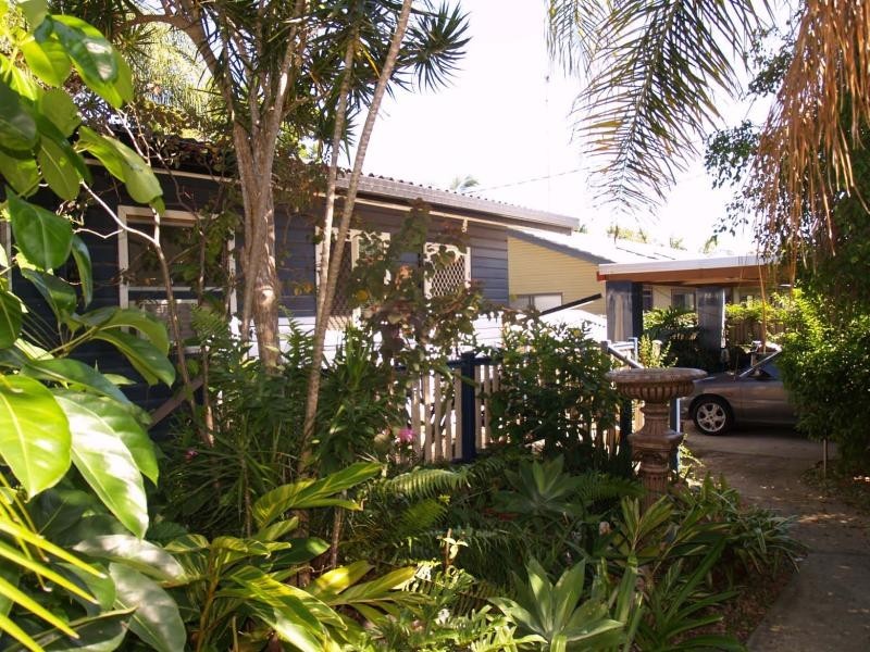 9 Poinciana Cres, Bundall QLD 4217