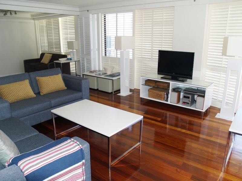 30B Aegean 30 Laycock Street, Surfers Paradise QLD 4217