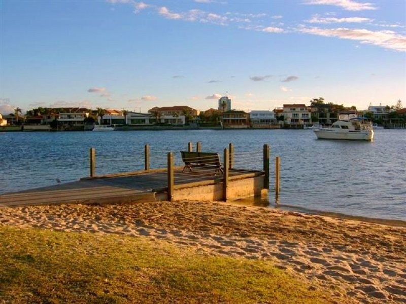 Oak 3 Oak Avenue, Surfers Paradise QLD 4217