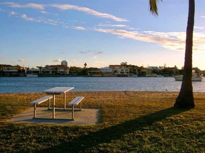 Oak 3 Oak Avenue, Surfers Paradise QLD 4217