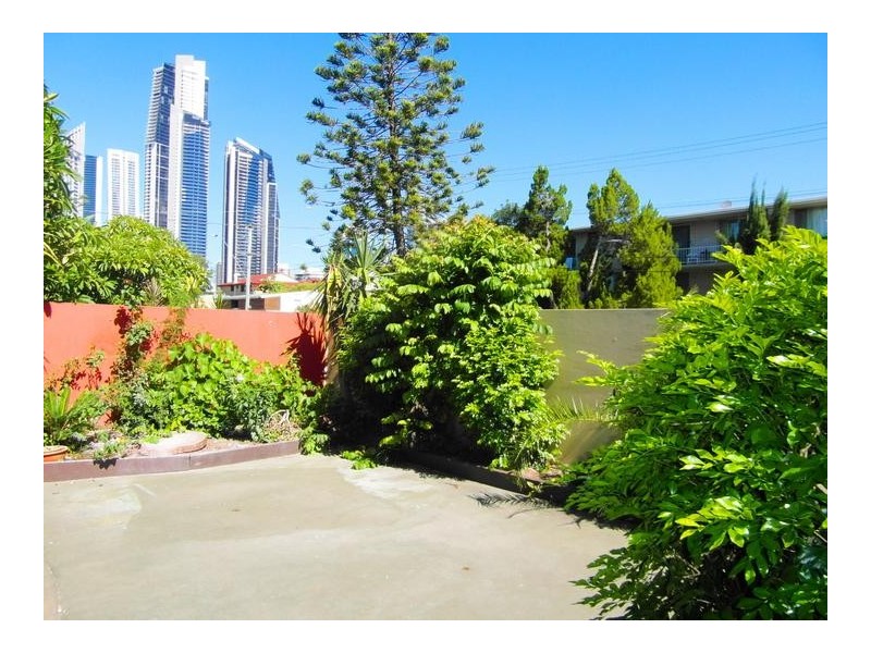19 Thomas Drive, Chevron Island QLD 4217