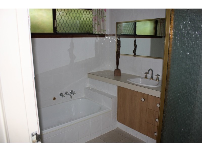 19 Thomas Drive, Chevron Island QLD 4217