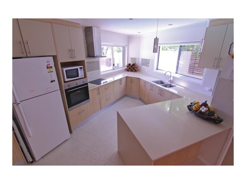 54 Brindisi Avenue, Isle Of Capri QLD 4217
