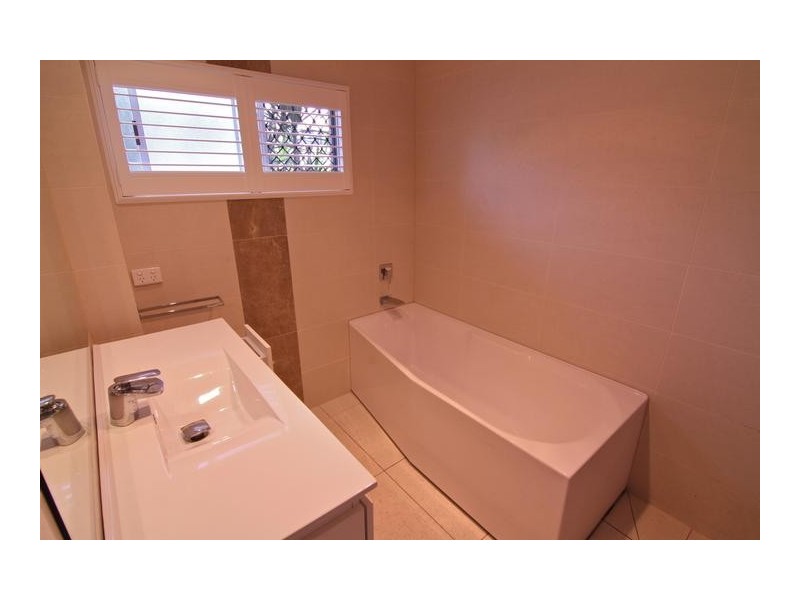 54 Brindisi Avenue, Isle Of Capri QLD 4217
