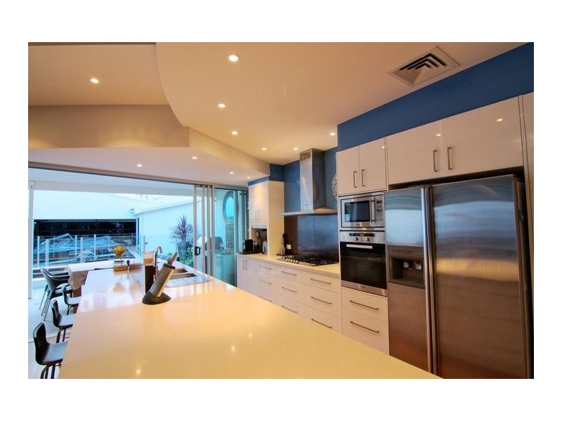 2 /8 First Avenue, Broadbeach QLD 4218