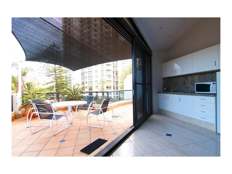 2 /8 First Avenue, Broadbeach QLD 4218