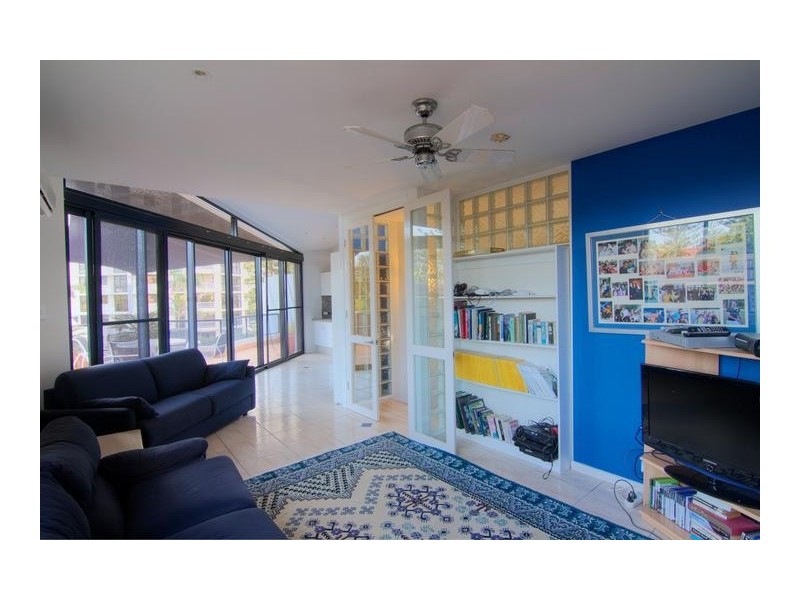 2 /8 First Avenue, Broadbeach QLD 4218