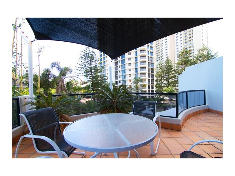 2 /8 First Avenue, Broadbeach QLD 4218