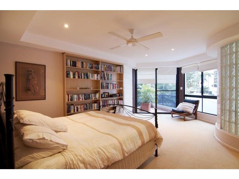 2 /8 First Avenue, Broadbeach QLD 4218