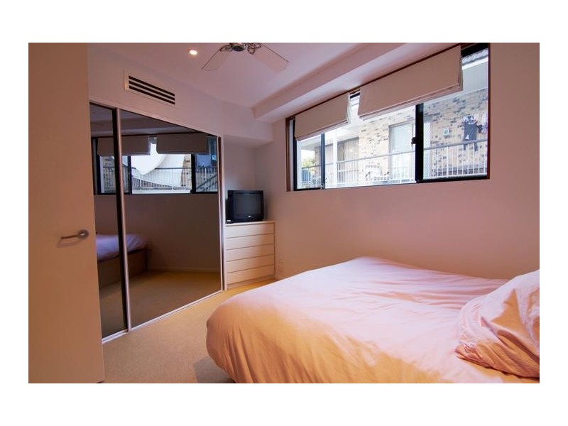 2 /8 First Avenue, Broadbeach QLD 4218