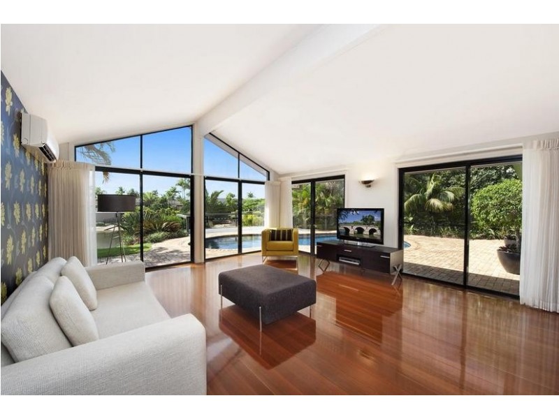 11 Lothian Avenue, Sorrento QLD 4217