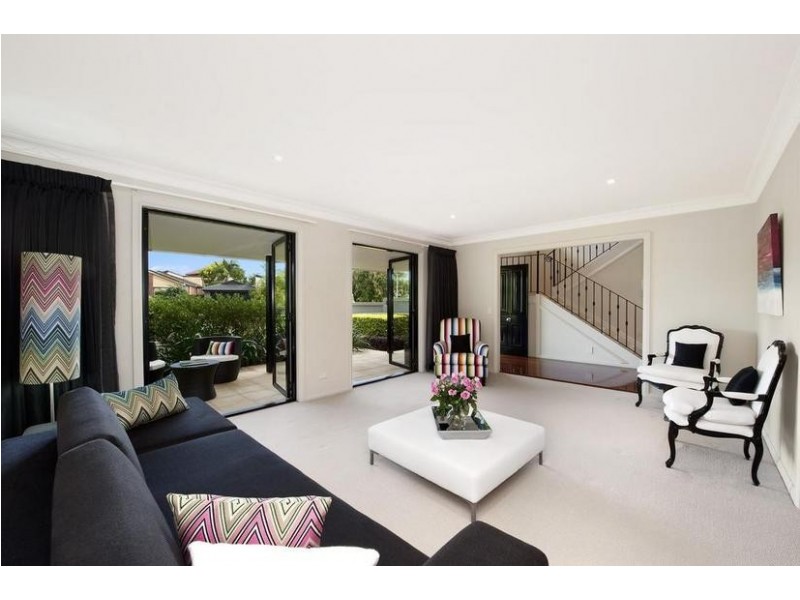 11 Lothian Avenue, Sorrento QLD 4217