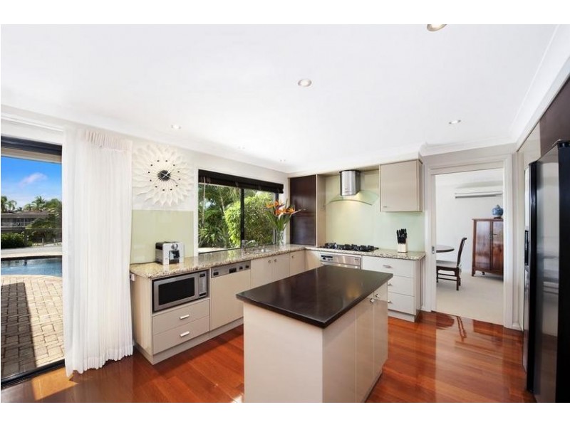 11 Lothian Avenue, Sorrento QLD 4217