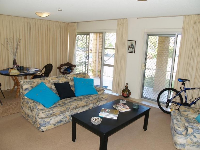 10 Sunrise Boulevard ‘Sunrise Chalet’, Surfers Paradise QLD 4217