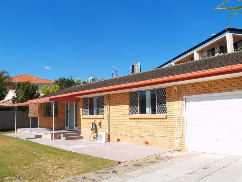 38 Dalpura Street, Chevron Island QLD 4217