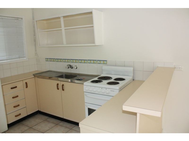 6 Weemala Street, Chevron Island QLD 4217