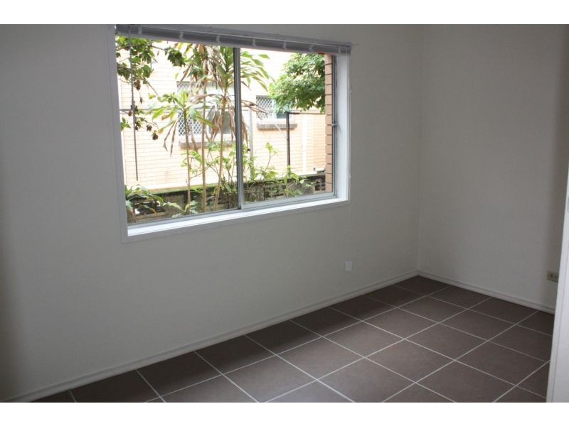 6 Weemala Street, Chevron Island QLD 4217