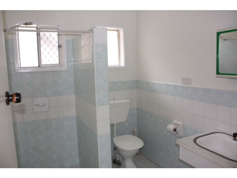 6 Weemala Street, Chevron Island QLD 4217