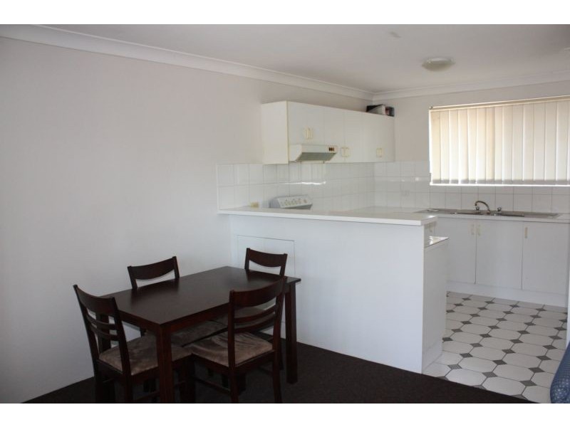 12 Leonard Avenue, Surfers Paradise QLD 4217