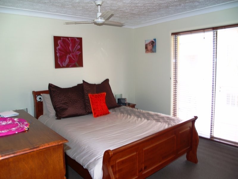 30 Dalpura St, Chevron Island QLD 4217