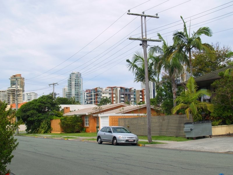 30 Dalpura St, Chevron Island QLD 4217