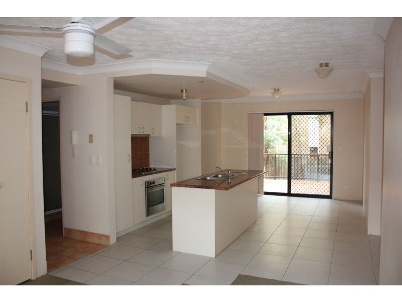 13 Illawong Street, Chevron Island QLD 4217