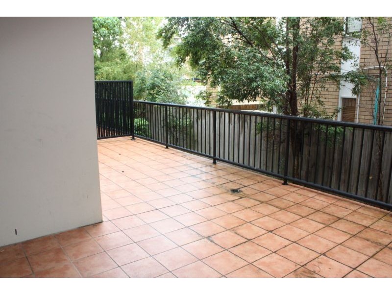 13 Illawong Street, Chevron Island QLD 4217