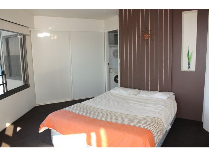 8 Trickett Street, ‘Aloha’, Surfers Paradise QLD 4217
