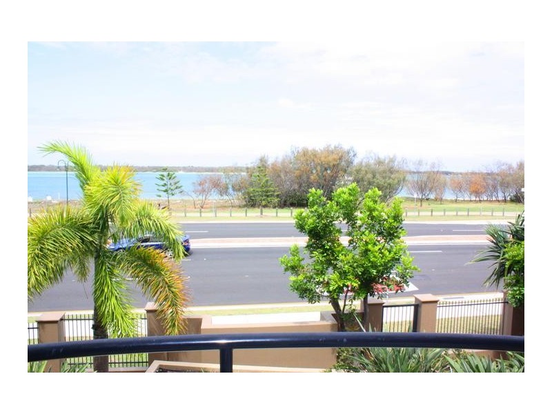 392 Marine Parade ‘Sandcastles on the Broadwater’, Labrador QLD 4215