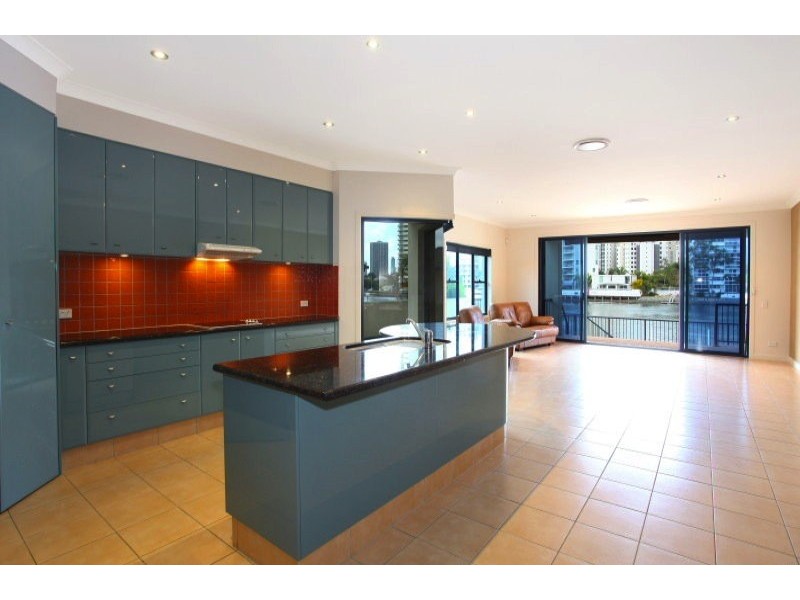 1/35 Stanhill Drive, Chevron Island QLD 4217