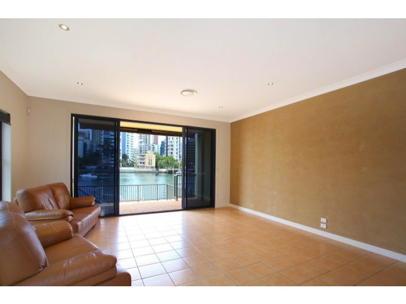 1/35 Stanhill Drive, Chevron Island QLD 4217