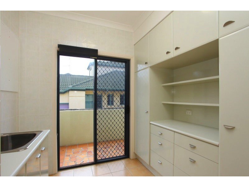 1/35 Stanhill Drive, Chevron Island QLD 4217