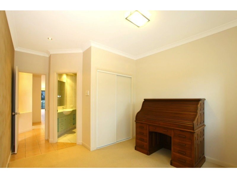 1/35 Stanhill Drive, Chevron Island QLD 4217