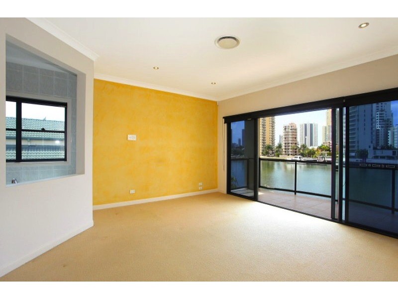 1/35 Stanhill Drive, Chevron Island QLD 4217