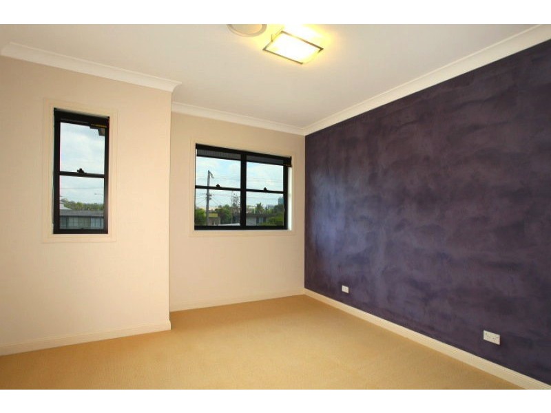 1/35 Stanhill Drive, Chevron Island QLD 4217