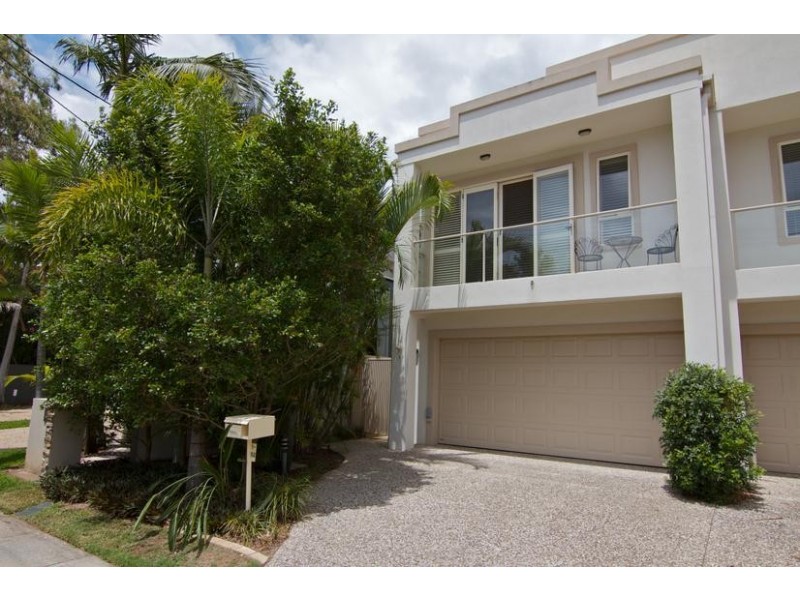 1 /52 Burra Street, Chevron Island QLD 4217