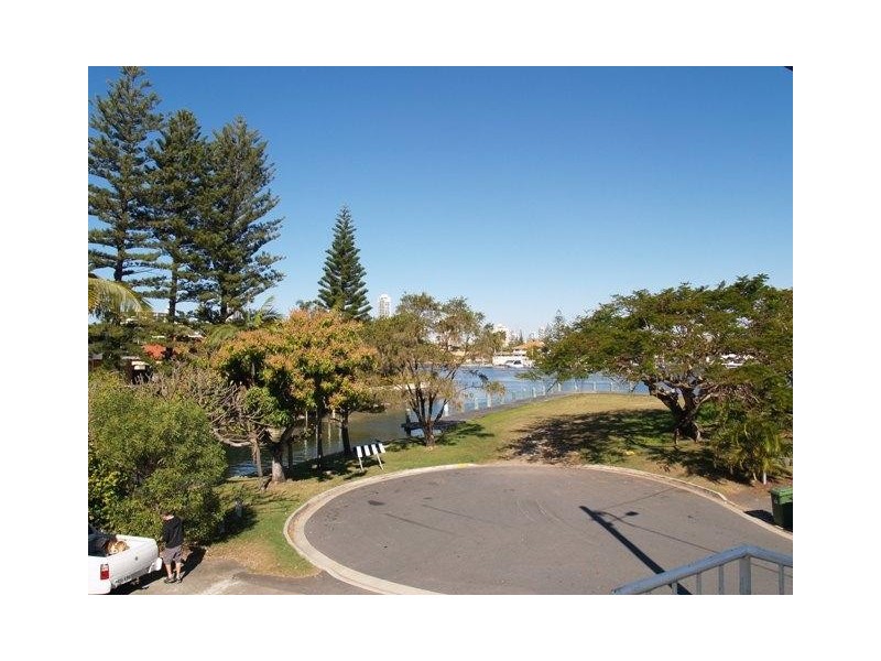5 Holborow Close, Surfers Paradise QLD 4217