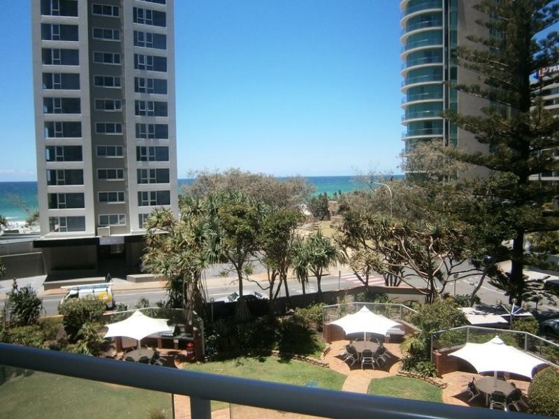 5 Clifford Street ‘Peninsula’, Surfers Paradise QLD 4217