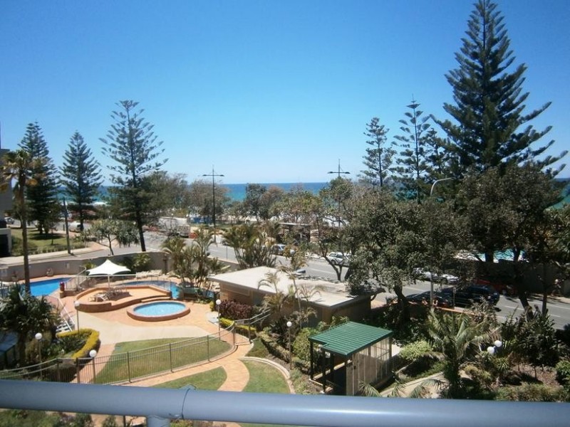 5 Clifford Street ‘Peninsula’, Surfers Paradise QLD 4217