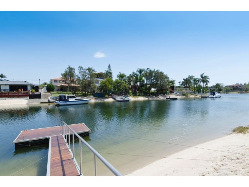 28 Gretel Drive, Mermaid Waters QLD 4218