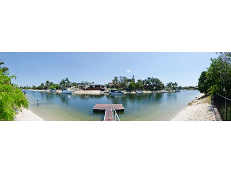 28 Gretel Drive, Mermaid Waters QLD 4218