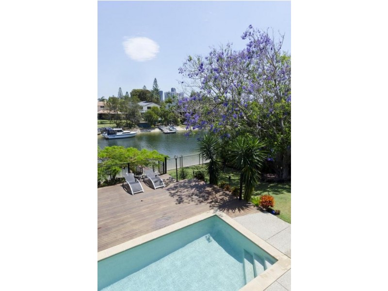 28 Gretel Drive, Mermaid Waters QLD 4218