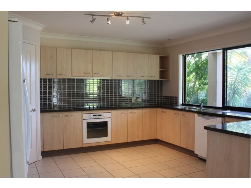 28 Gretel Drive, Mermaid Waters QLD 4218