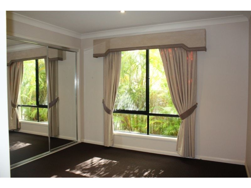 28 Gretel Drive, Mermaid Waters QLD 4218