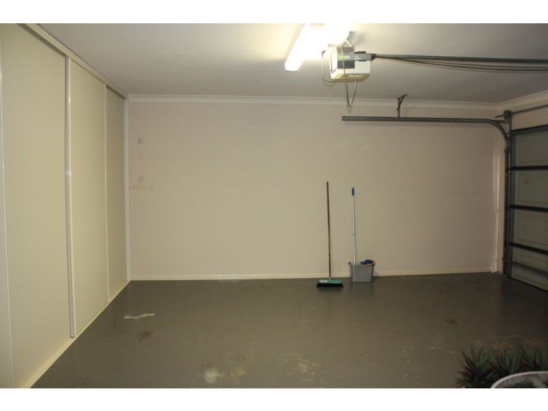 28 Gretel Drive, Mermaid Waters QLD 4218