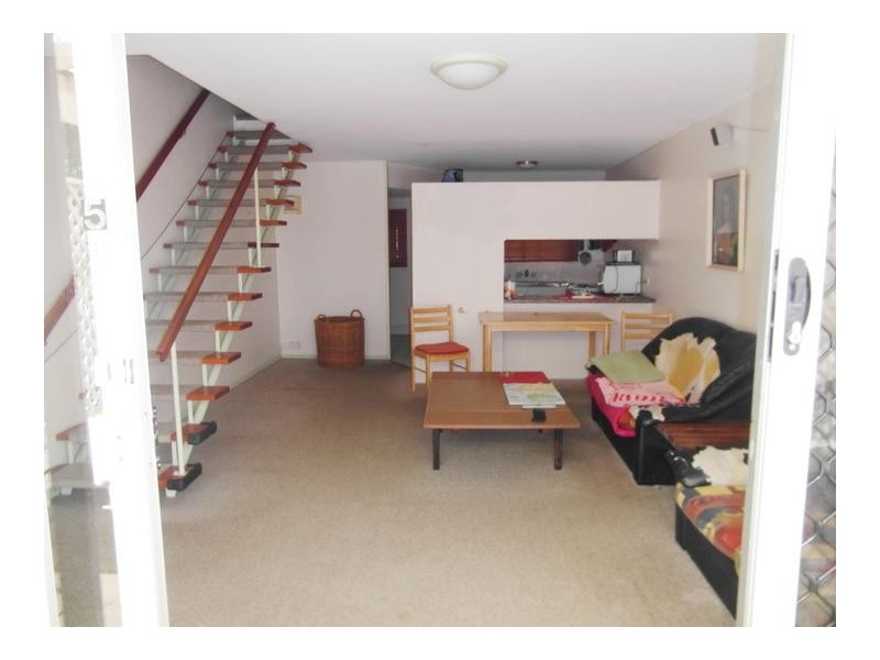 17 Watson Esplanade ‘Akuna’, Surfers Paradise QLD 4217