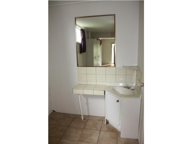 Grevillia Avenue, Southport QLD 4215