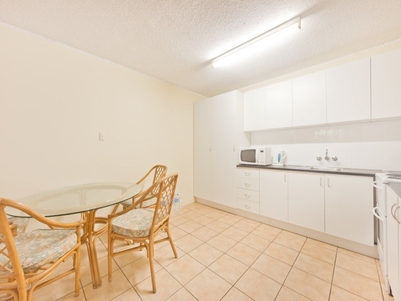 26 Leonard Avenue ‘Eva’, Surfers Paradise QLD 4217